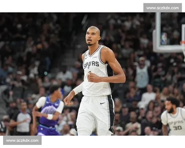 围绕边线球发起战术设计与临场应变能力提升全景解析与实战训练路径 ⚽📋 围绕边线球发起战术设计与临场应变能力提升全景解析与实战训练路径 ⚽📋